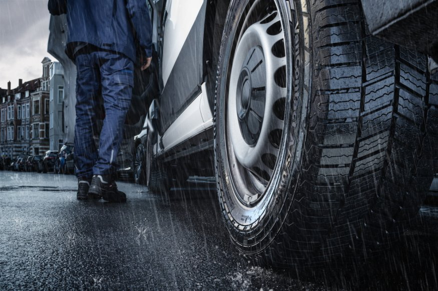 사진1. 콘티넨탈 타이어 밴 전용 올웨더 신제품 밴콘택트 AS 울트라.jpg