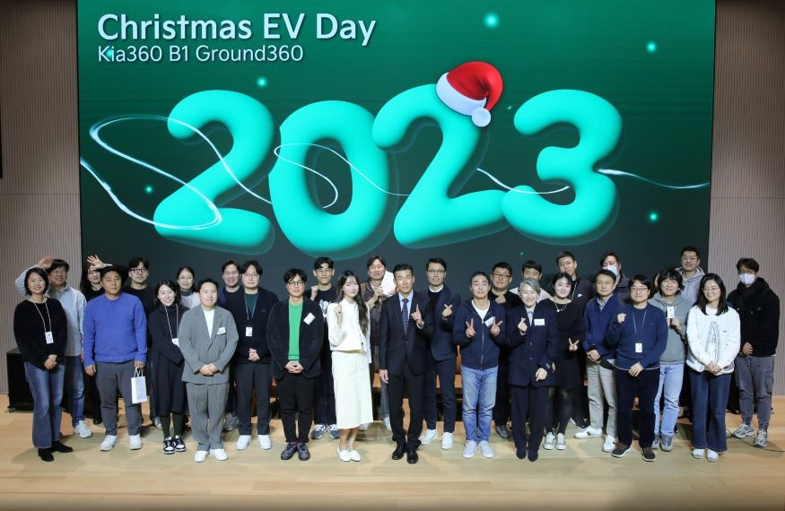 231222 (사진자료1) 기아, 임직원과 함께하는 ‘크리스마스 EV 데이’ 성료.jpg