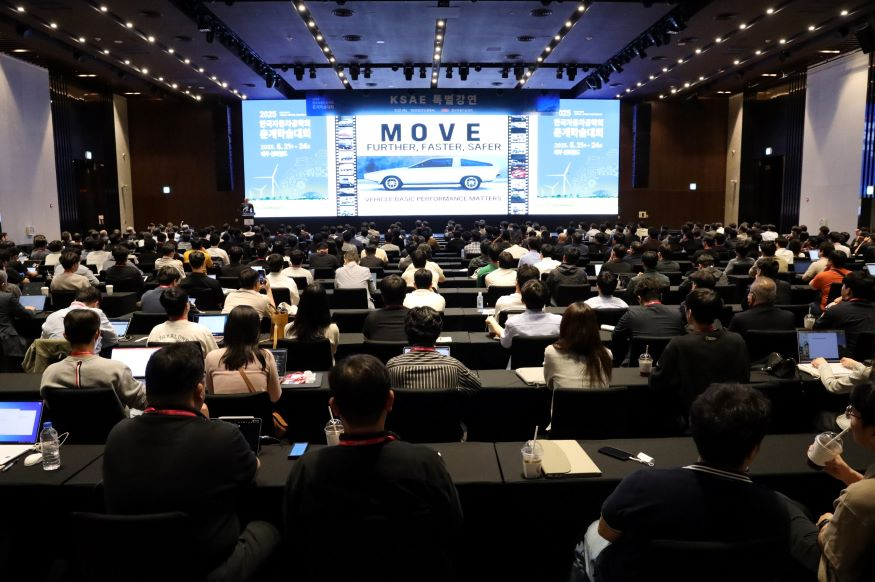 [사진자료] 한국자동차공학회 '2025 춘계학술대회' 특별강연 현장 사진.jpg