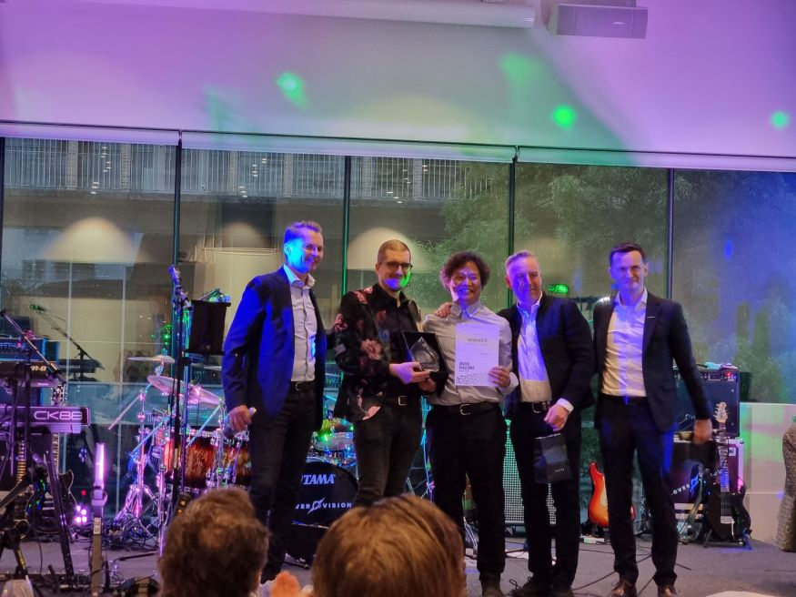 [사진자료1] 볼보트럭 2025 세계 연비왕 대회에서 한국 대표로 참가한 최의환 고객이 온로드 부문 우승을 차지했다. (1).jpg