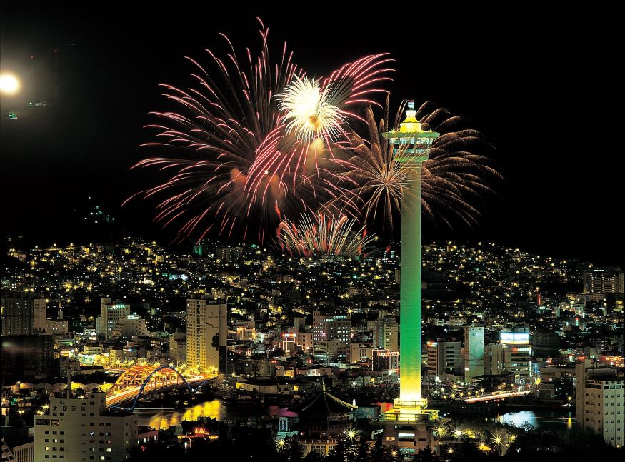 (부산관광공사) 11월17일 보도자료_부산타워 전경 사진.jpg