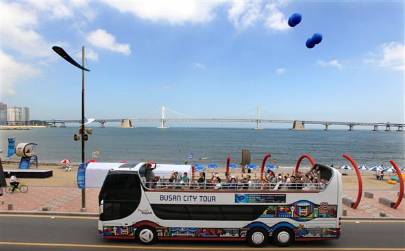 (부산관광공사) 11월17일 보도자료_부산시티투어버스 사진.png