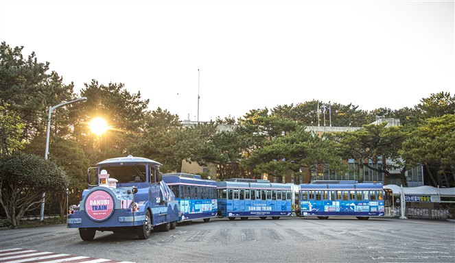 (부산관광공사) 11월17일 보도자료_태종대 다누비열차 사진.png